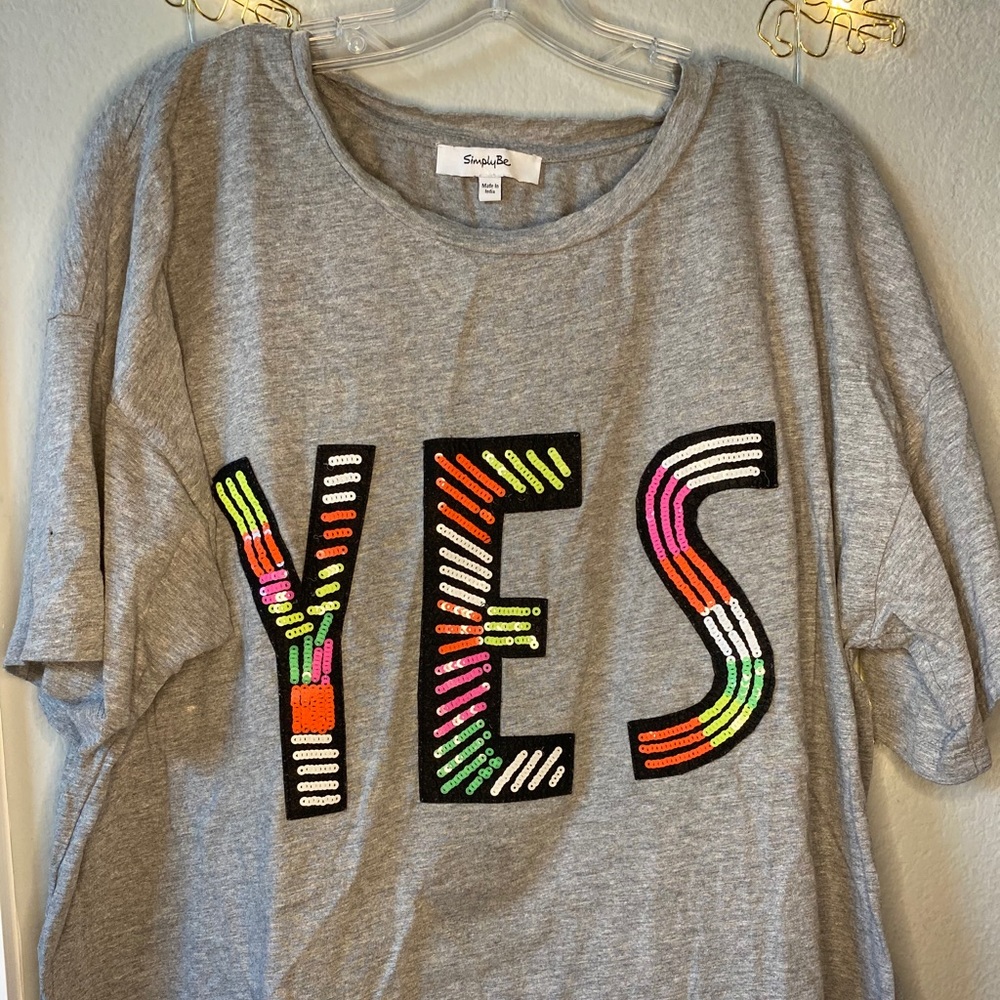Short sleeve sequined “YES” shirt